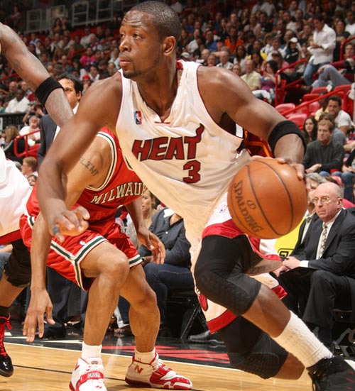 马绍尔半场高效表现，助力球队领先（马绍尔上半场高效发挥，带队取得领先）