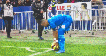 前球员点评尤里奇与卢克曼冲突：教练不该上手，错在尤里奇（前球员谈尤里奇与卢克曼冲突：教练不应动手，责任在尤里奇）