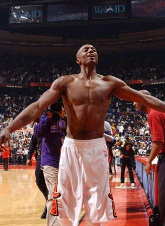 葡超前瞻：波尔图防守联赛最强，阿马多拉换帅后攻强守弱（葡超展望：波尔图防线领跑联赛，阿马多拉换帅后攻势强劲防线成隐患）