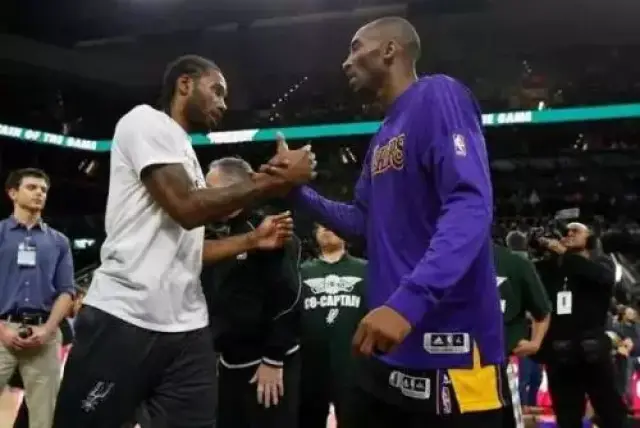 佛罗伦萨连续8场不胜，赛后哲科拿着扩音器与球迷沟通（佛罗伦萨已八战未胜，哲科赛后持扩音器与球迷沟通）