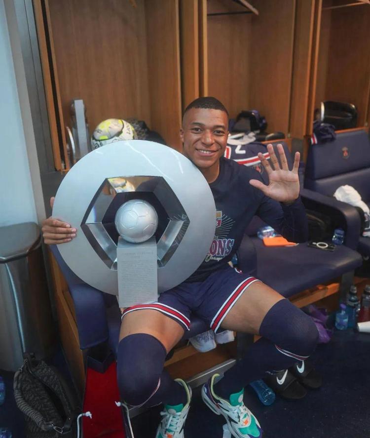 世界杯诞生3个死亡之组！同组4队实力相近：荷兰vs日本，争夺头名（世界杯三大死亡之组出炉：四队难分伯仲，荷兰对日本争夺小组头名）