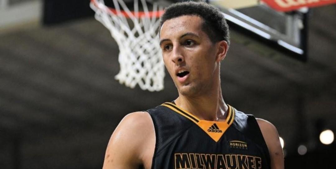 这动作太脏了！多尔特篮下偷袭肘击文班 后者被瞬间击倒在地（多尔特篮下暗算肘击文班 文班瞬间倒地）