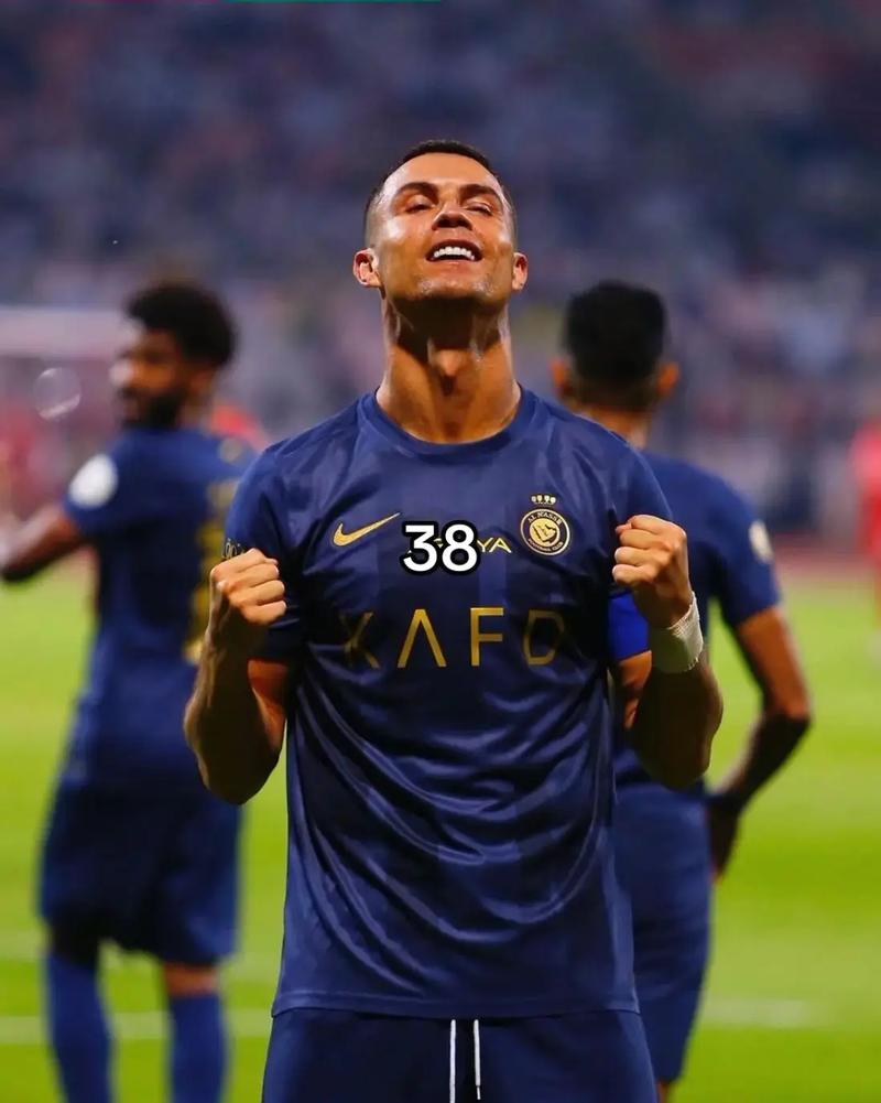 赵丽娜：走了70所学校，女孩踢球屈指可数；想让女孩踢球普及（赵丽娜走访70所学校：女孩踢球寥寥，盼推动普及）